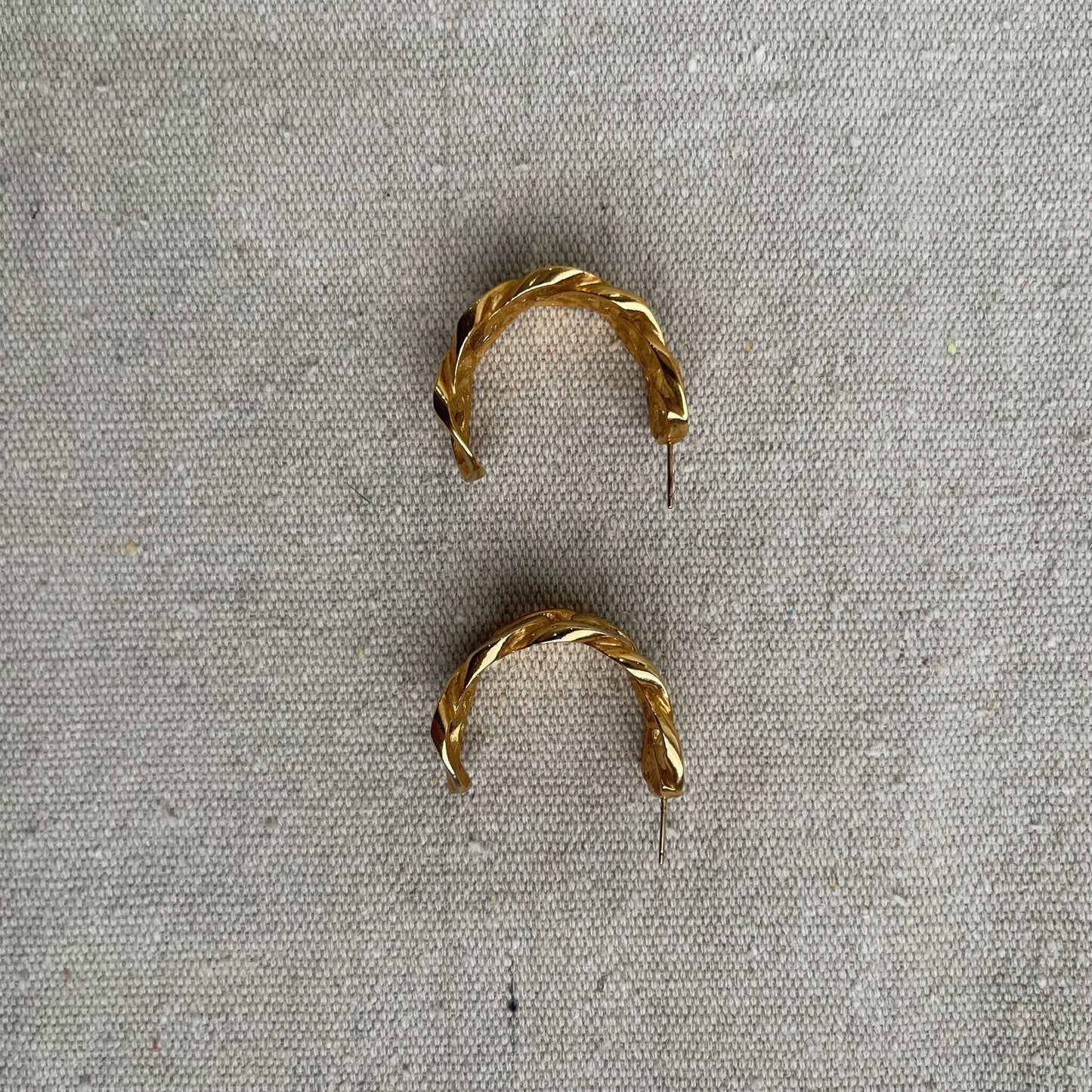 link earring, golden