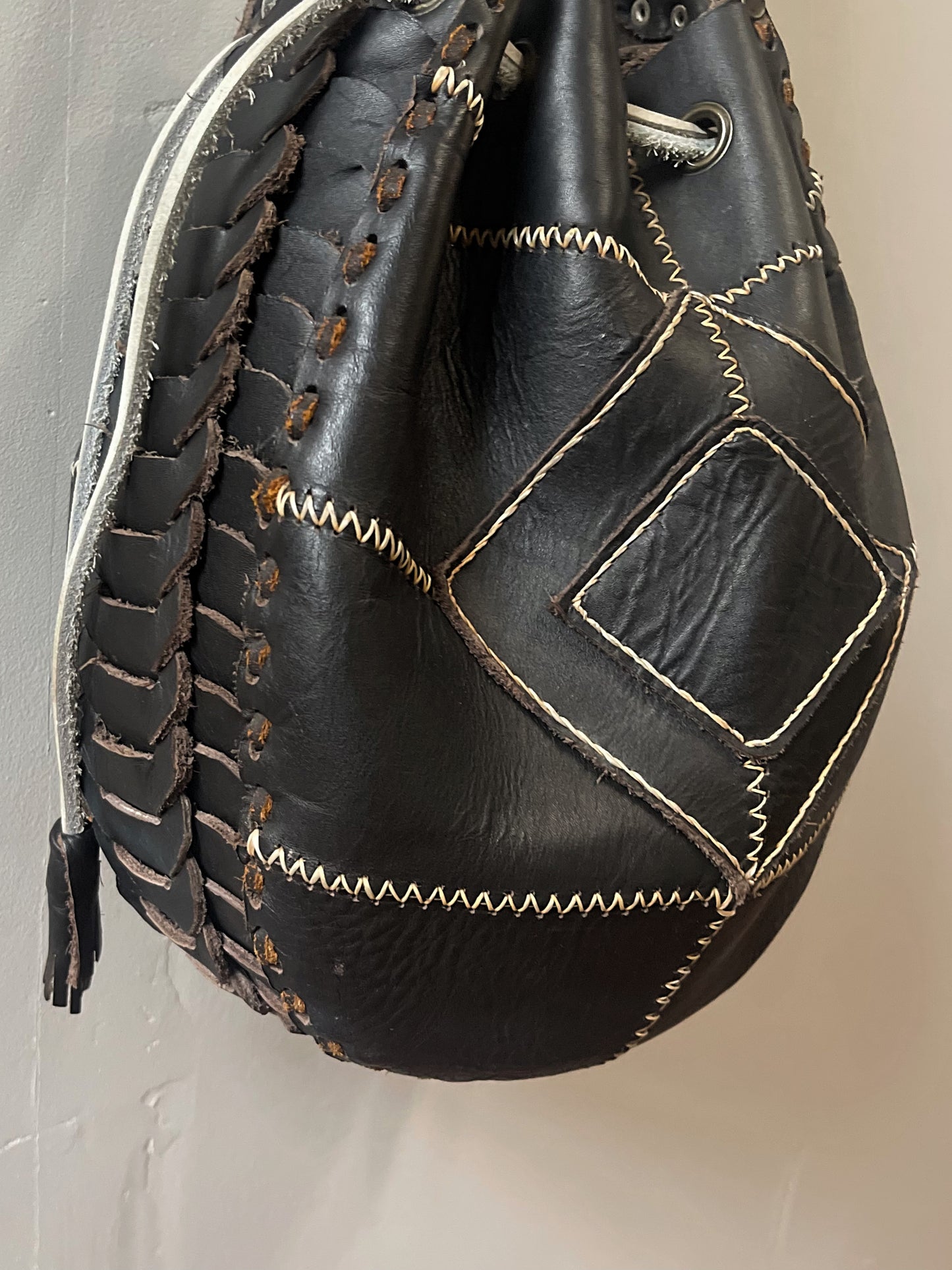 artisan bucket bag in leather