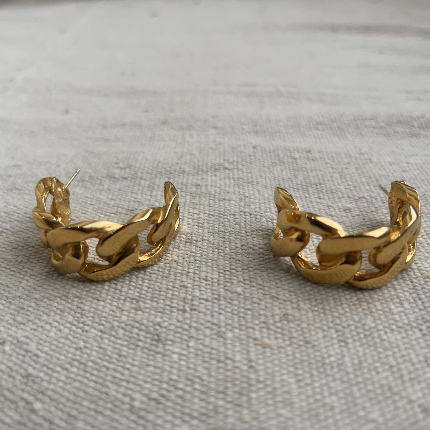 link earring, golden